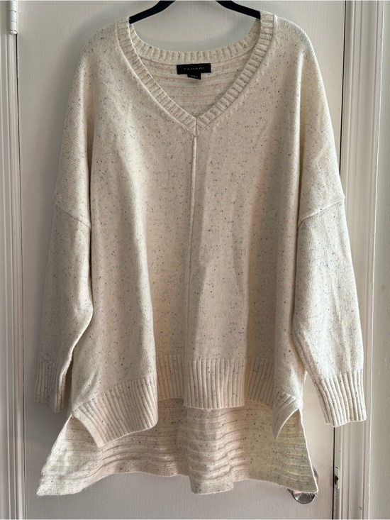 Tahari Sweaters - Tahari Cream Speckled V-Neck Oversized Sweater Women’s Size 2X